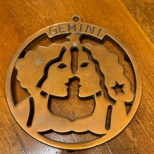 Gemini trivet